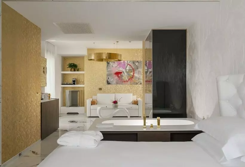 اتاق لوکس با بالکن و چشم‌انداز دریا, The Promenade Luxury Wellness