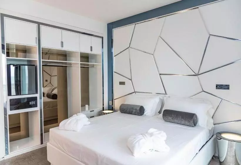 اتاق سوپریور با چشم‌انداز جانبی دریا, The Promenade Luxury Wellness