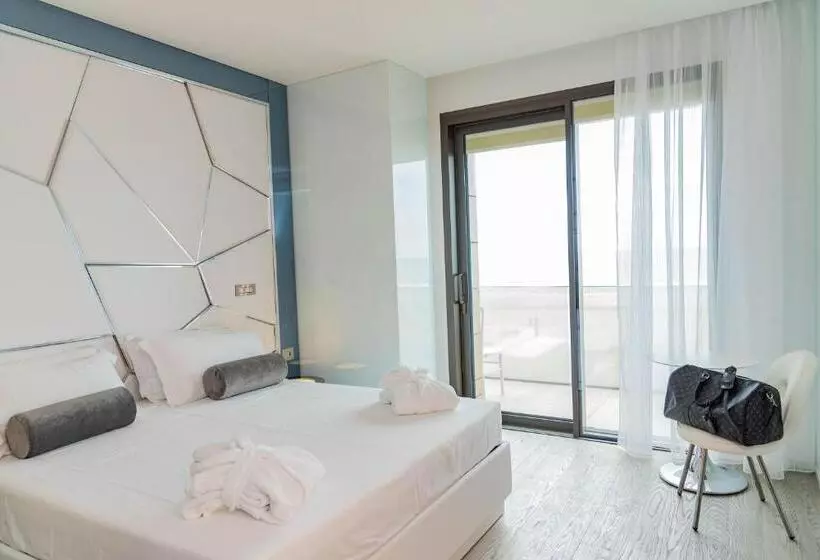 اتاق لوکس با چشم‌انداز دریا, The Promenade Luxury Wellness