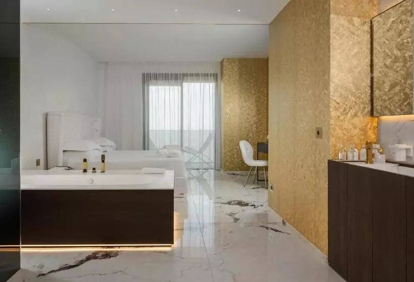 سوییت با چشم‌انداز دریا, The Promenade Luxury Wellness