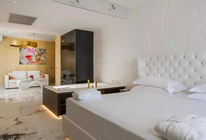 سوییت با چشم‌انداز دریا, The Promenade Luxury Wellness