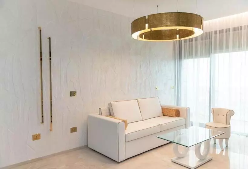 سوییت با چشم‌انداز دریا, The Promenade Luxury Wellness