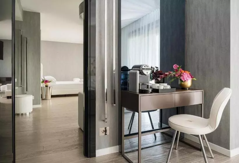 سوییت با چشم‌انداز جانبی دریا, The Promenade Luxury Wellness