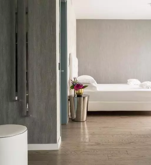 سوییت با چشم‌انداز جانبی دریا, The Promenade Luxury Wellness