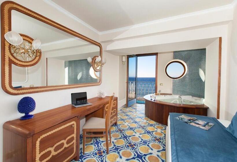 סוויטת ג'וניור עם מסג'ר מים, Mar Hotel Alimuri