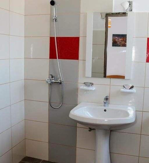 Quarto Estandar, Atlantis