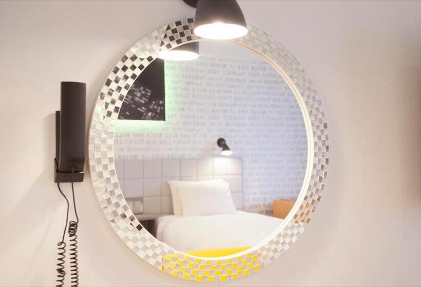Quarto Triplo Estandar, Plumm