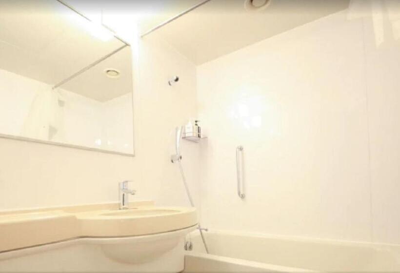 Quarto Triplo Estandar, Plumm