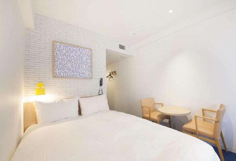 Quarto Estandar, Plumm