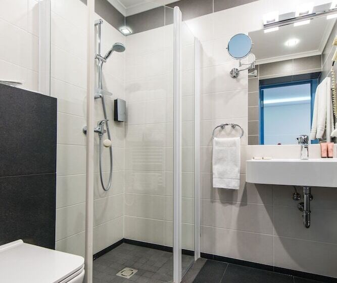 اتاق عادی, Amrita