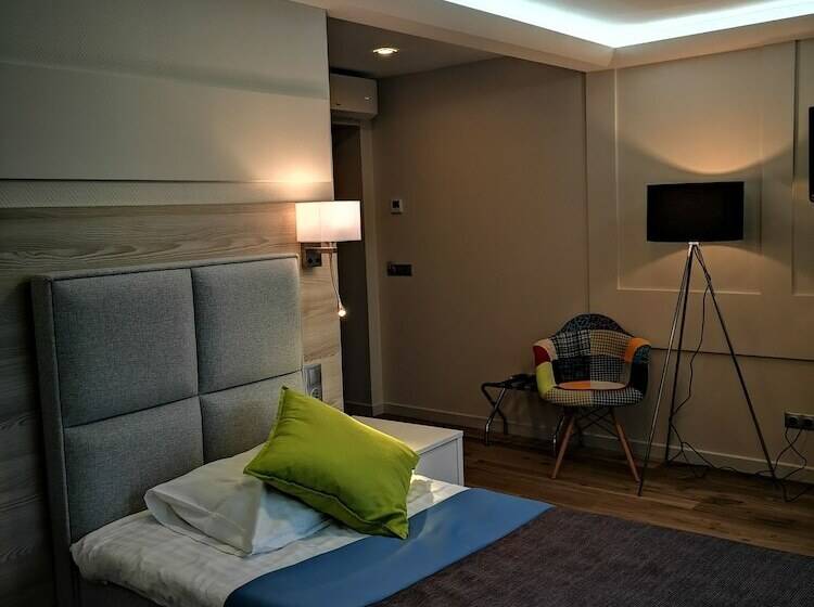 اتاق عادی, Amrita