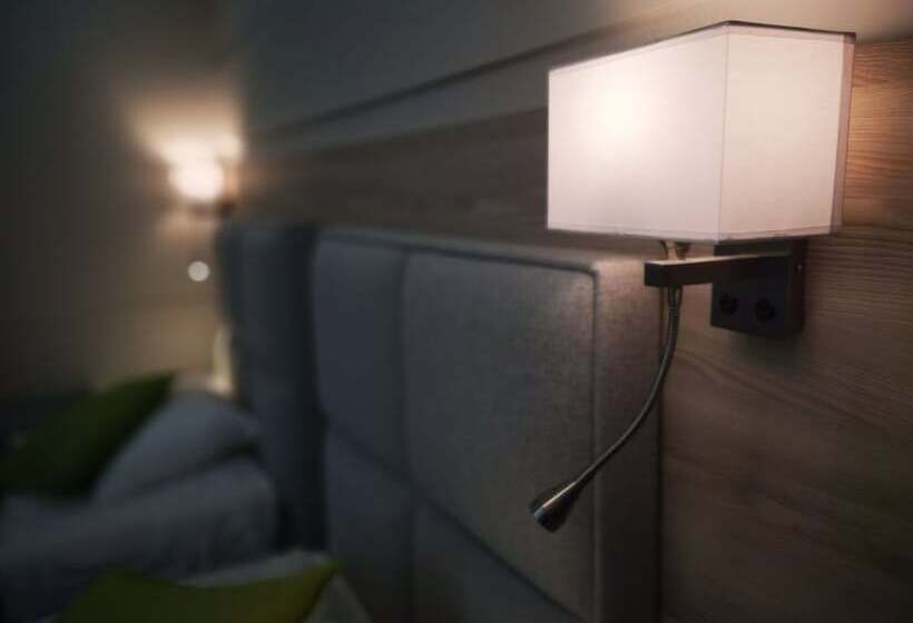 اتاق عادی, Amrita