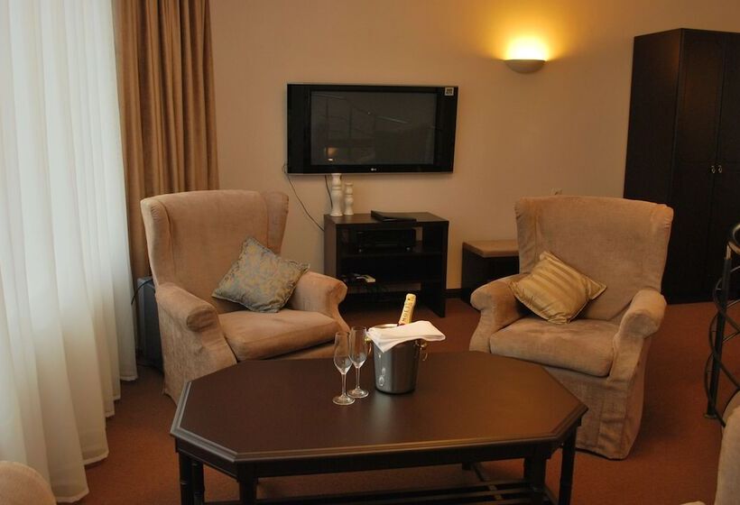 سوئیت پنت هاوس, Amrita