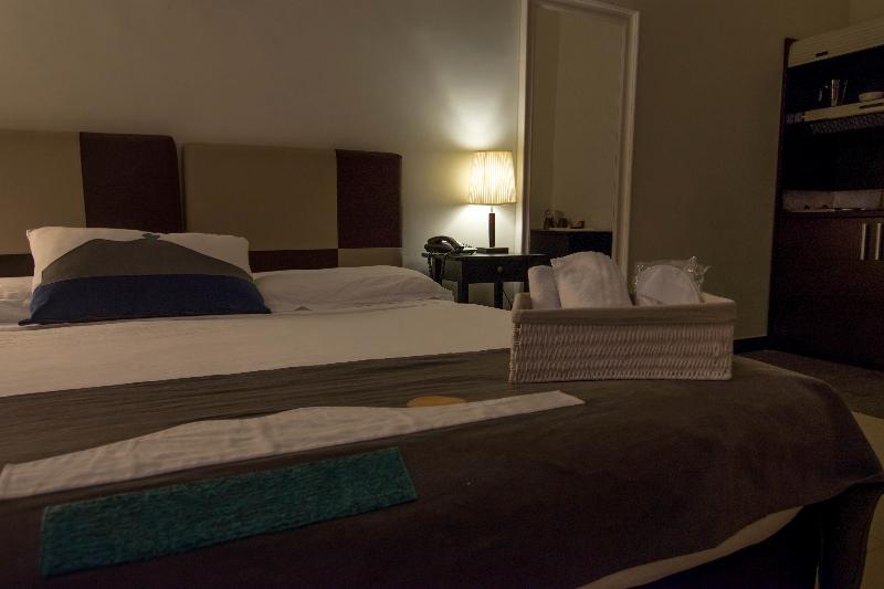 اتاق اکونومی, Amrita