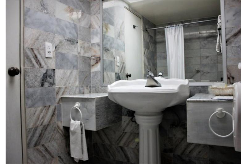 جناح جونيور, Aristos Puebla