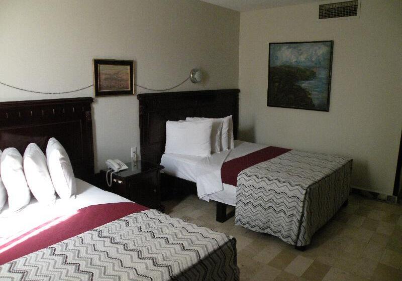 غرفة قياسية, Aristos Puebla