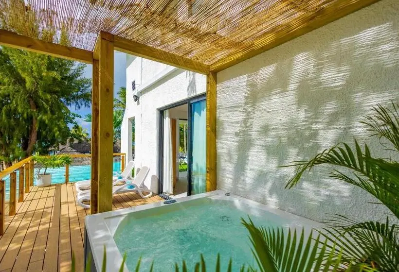 سوییت لوکس, Coral Azur Beach Resort Mont Choisy