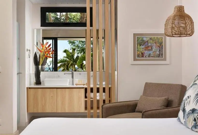 سوییت لوکس, Coral Azur Beach Resort Mont Choisy