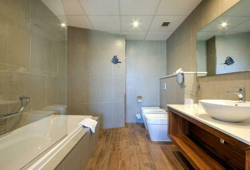 جناح جونيور مطلّ علي البحر, Vivaldi