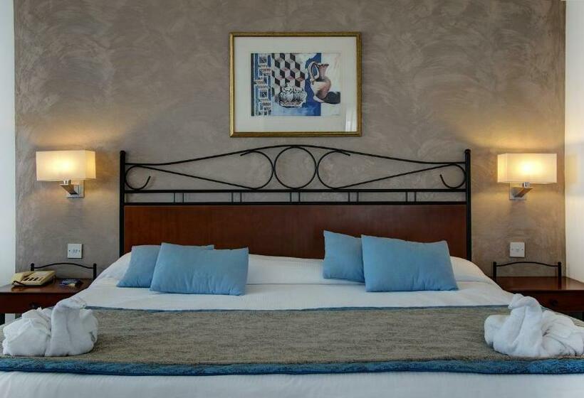 جناح جونيور, Vivaldi