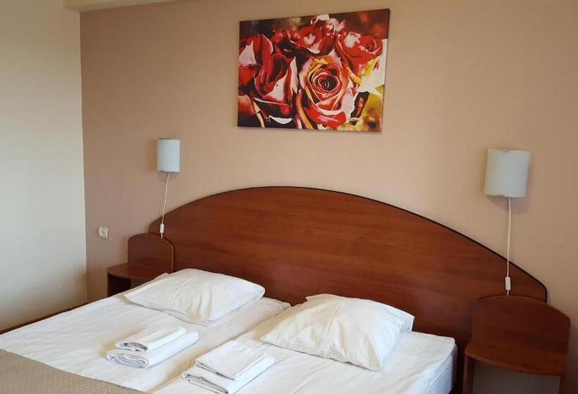 اتاق استاندارد سه نفره, Latgale