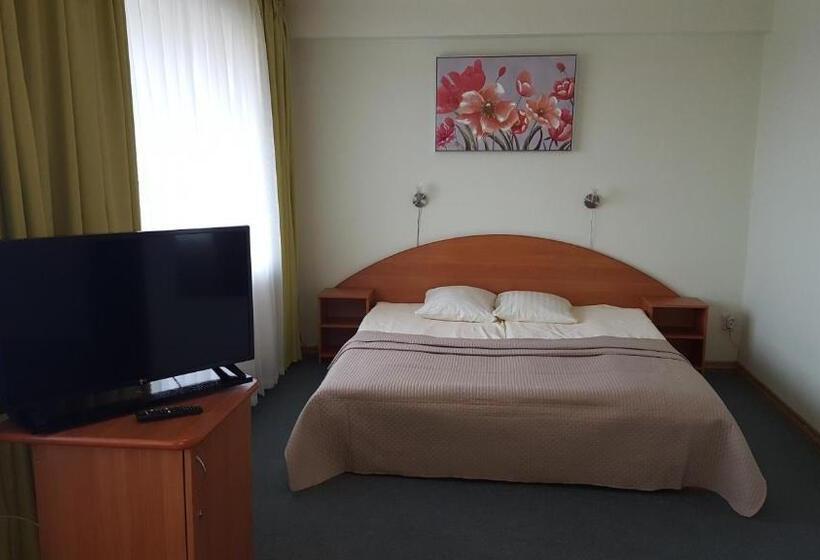 استودیوی استاندارد, Latgale