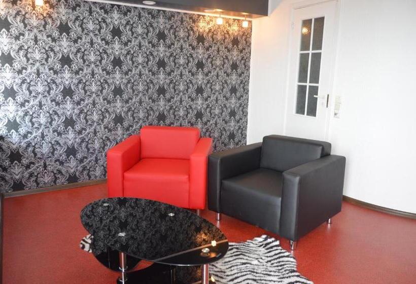 اتاق لوکس با بالکن, Latgale