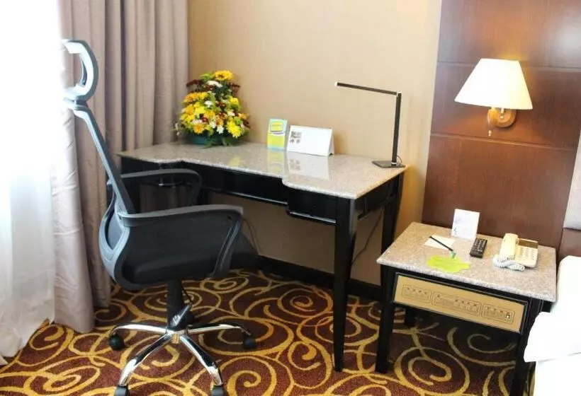 Suite Executivă, Mega