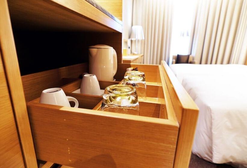 سوییت اجرایی, Million Dragon