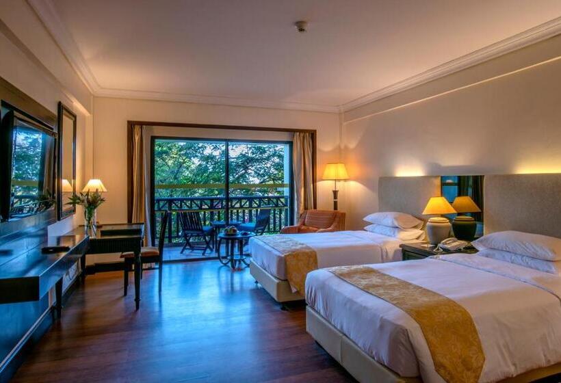 디럭스 룸, Nexus Resort & Spa Karambunai