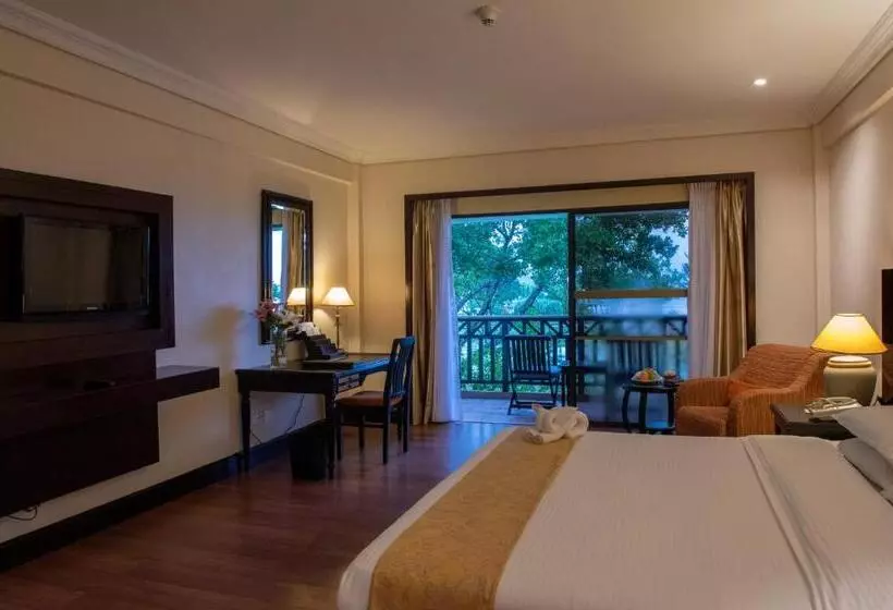 デラックスルーム, Nexus Resort & Spa Karambunai