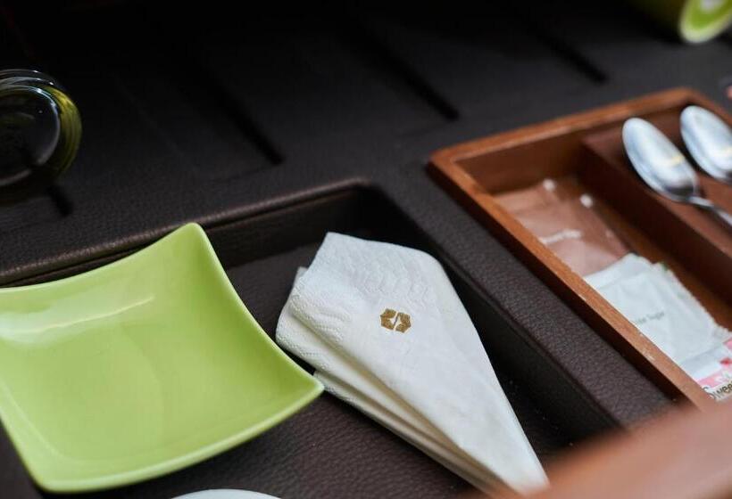 חדר דחוקס עם מיטת קינג, Shangri La Rasa Ria, Kota Kinabalu