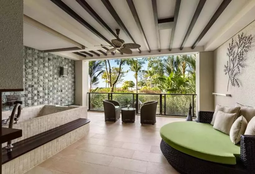 キングサイズベッドのジュニアスイート, Shangri La Rasa Ria, Kota Kinabalu