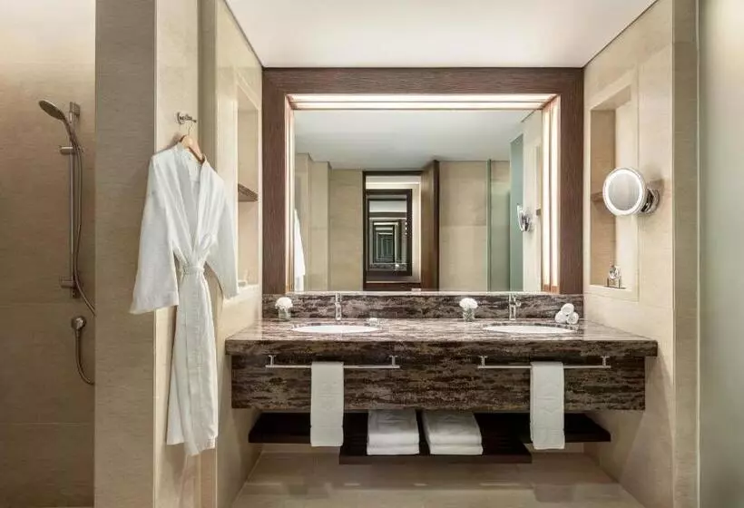 キングサイズベッドのジュニアスイート, Shangri La Rasa Ria, Kota Kinabalu