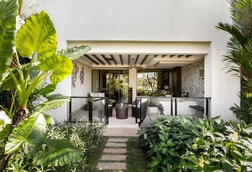庭の見えるジュニアスイート, Shangri La Rasa Ria, Kota Kinabalu