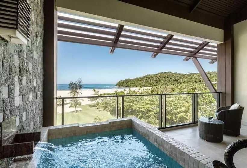 オーシャンビュージュニアスイート, Shangri La Rasa Ria, Kota Kinabalu