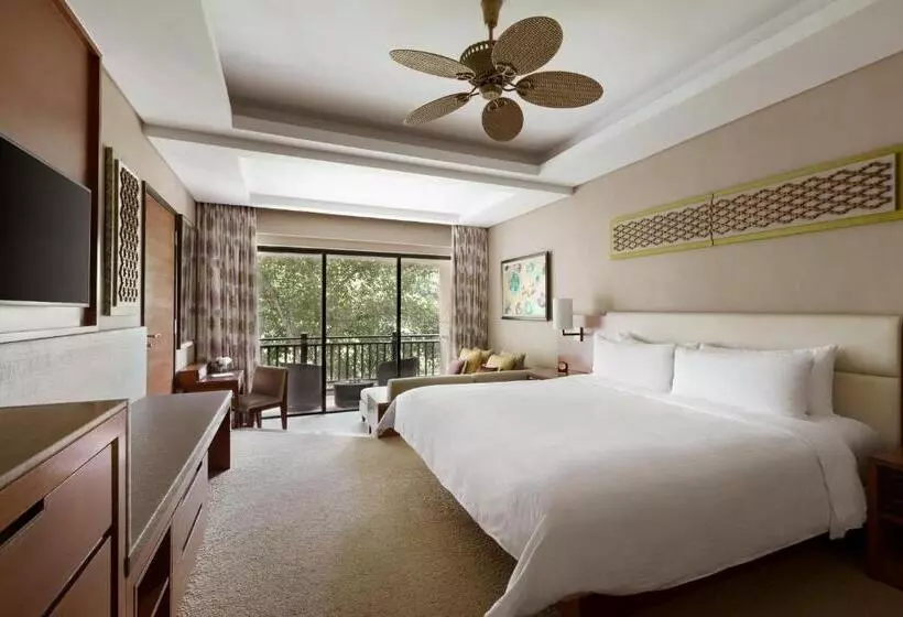 キングサイズベッドのスーペリアルーム, Shangri La Rasa Ria, Kota Kinabalu