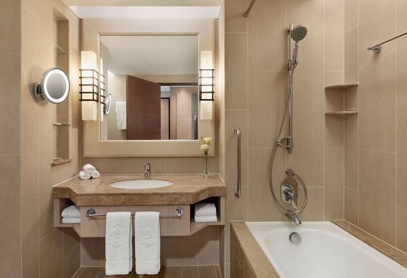 Номер Deluxe, Shangri La Rasa Ria, Kota Kinabalu