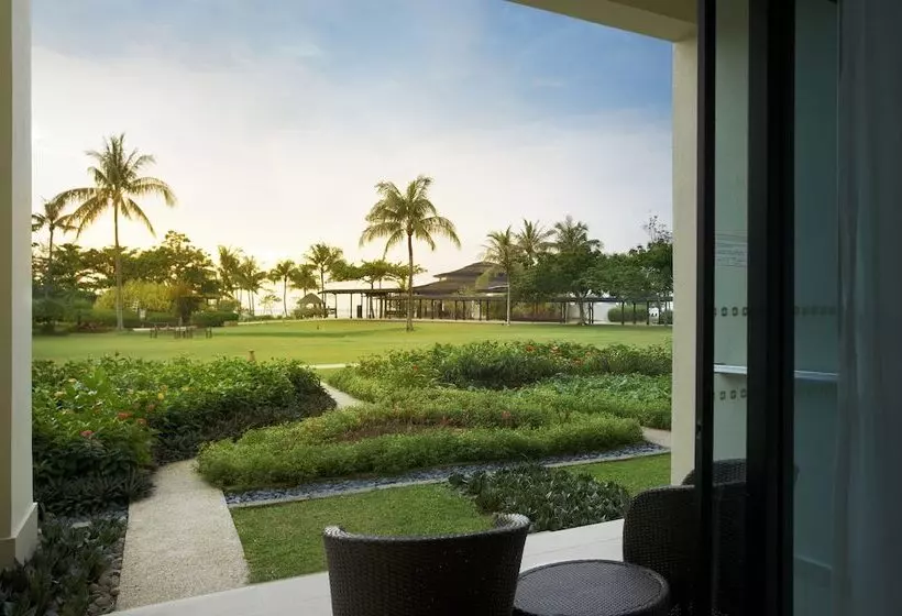 庭の見えるジュニアスイート, Shangri La Rasa Ria, Kota Kinabalu