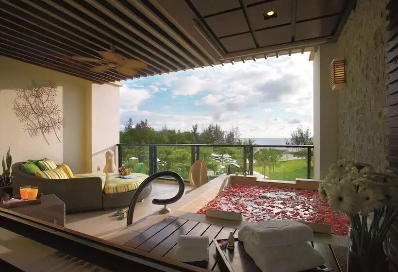 オーシャンビュージュニアスイート, Shangri La Rasa Ria, Kota Kinabalu