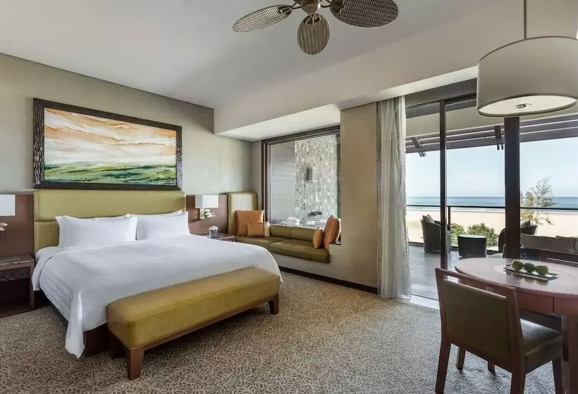 オーシャンビュージュニアスイート, Shangri La Rasa Ria, Kota Kinabalu