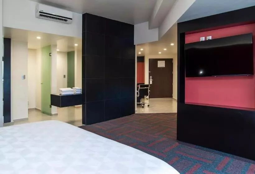 اتاق سوپریور با تخت بزرگ, Holiday Inn Mexico Dali Airport, An Ihg