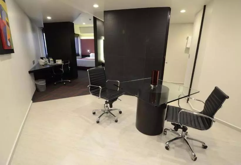 اتاق سوپریور با تخت بزرگ, Holiday Inn Mexico Dali Airport, An Ihg
