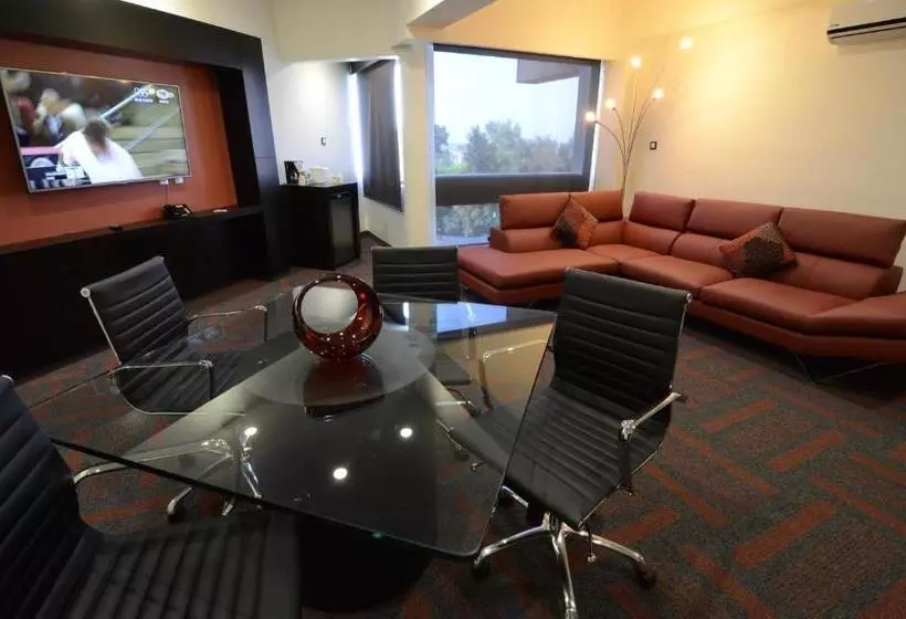 سوئیت با تخت بزرگ, Holiday Inn Mexico Dali Airport, An Ihg
