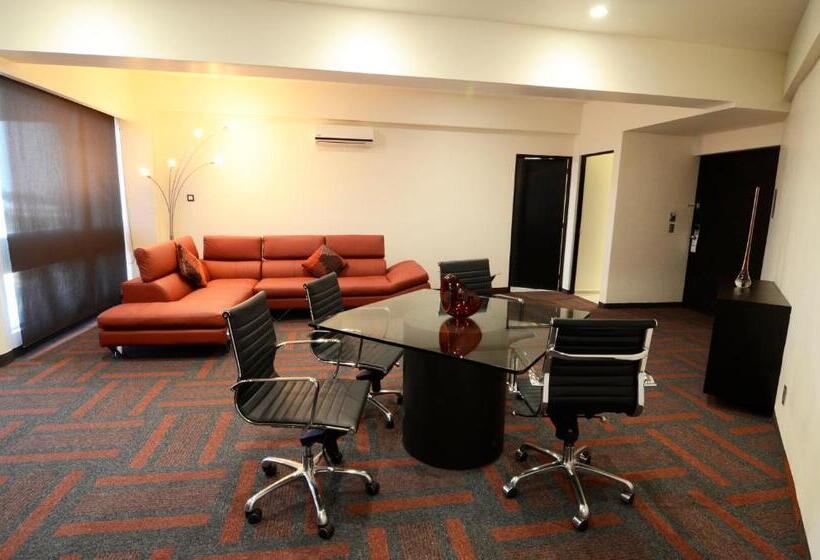سوئیت با تخت بزرگ, Holiday Inn Mexico Dali Airport, An Ihg
