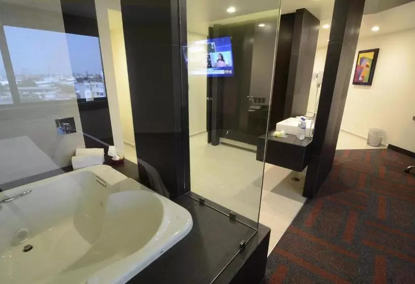 سوئیت جونیور با تخت بزرگ, Holiday Inn Mexico Dali Airport, An Ihg