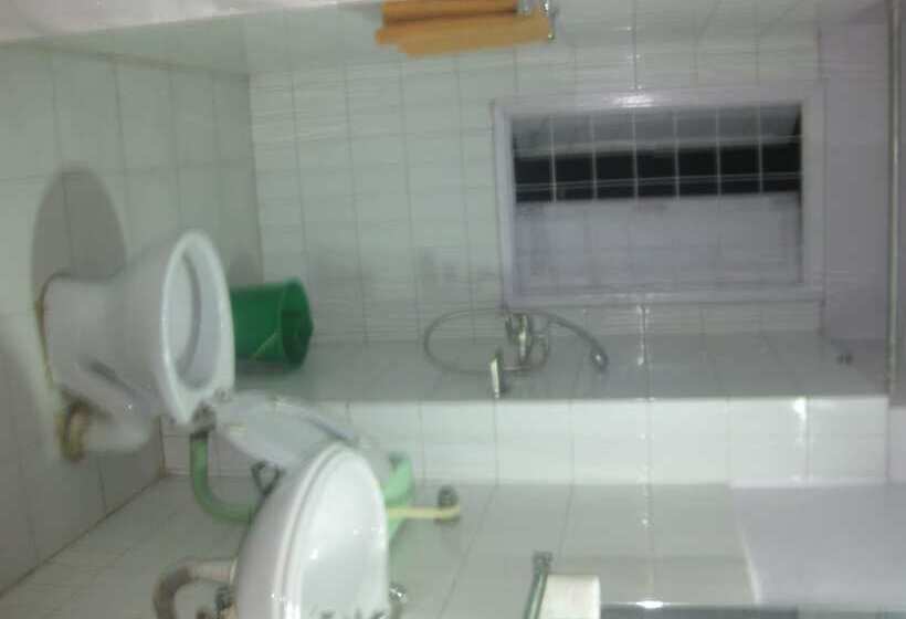 اتاق خانوادگی, Pilgrims Guest House