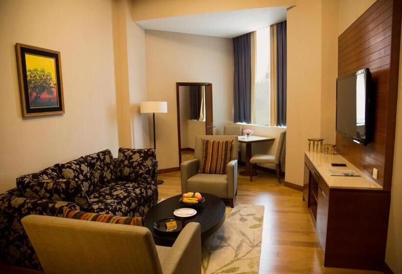 سوییت, Summit Parkview Yangon