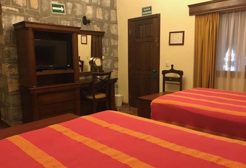 غرفه قياسيه سريرين مزدوجين, Valles