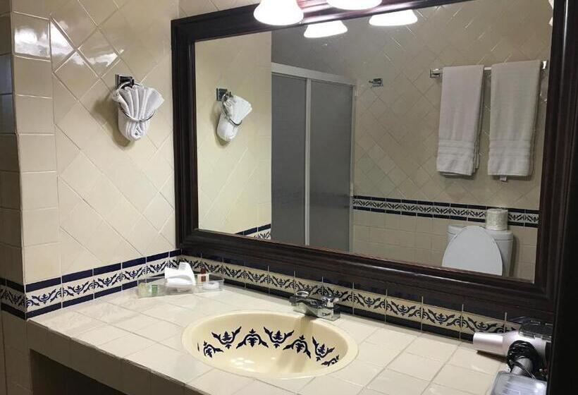 غرفه قياسيه سريرين مزدوجين, Valles